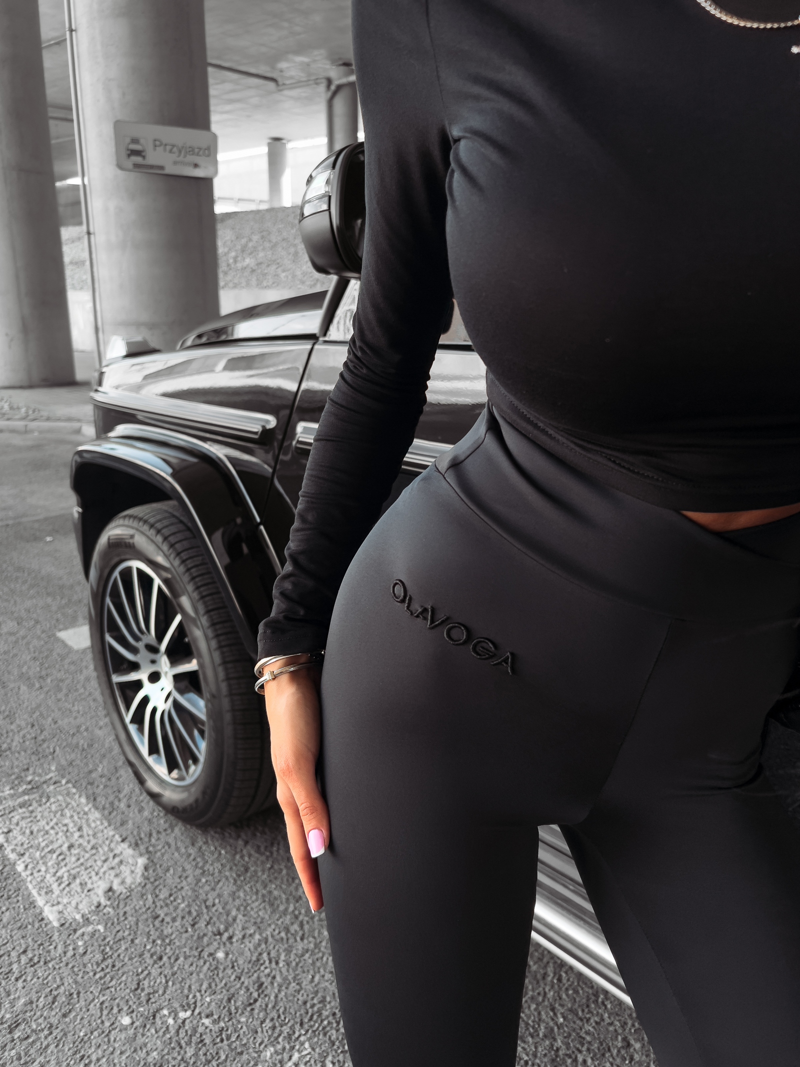 Legginsy dopasowane push up Natsumi Ola Voga czarne