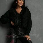 Sweter rozpinany z piórami Ofes czarny