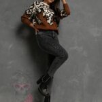 Sweterek w panterkę Detes czekoladowy