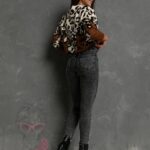 Sweterek w panterkę Detes czekoladowy