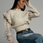 Sweter z perłami InLovi beżowy