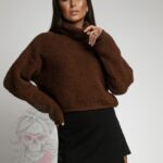 Sweterek pluszowy z perłami Fofo brązowy