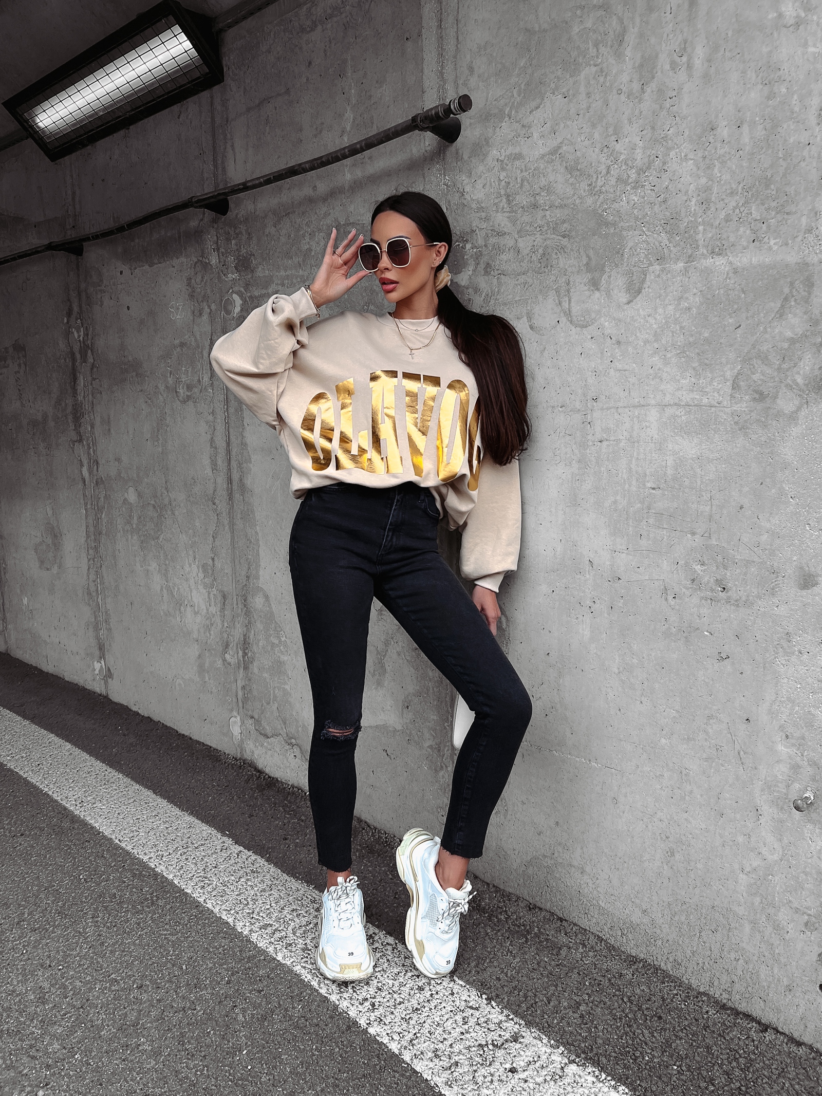 Bluza bawełniana oversize złoty nadruk Varis Ola Voga beżowa Bluza bawełniana oversize złoty nadruk Varis Ola Voga beżowa