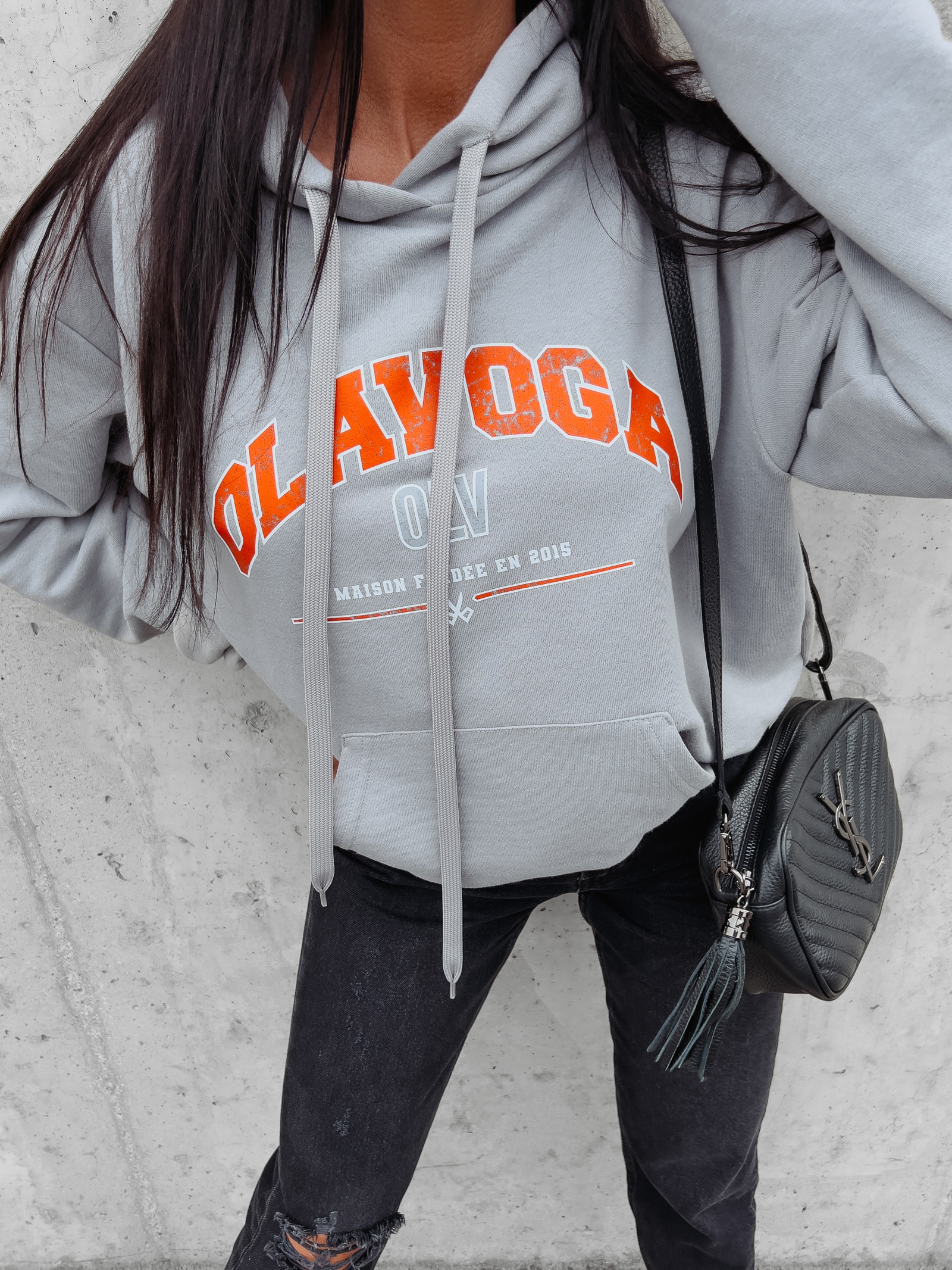 Bluza klasyczna damska z kapturem Ranci Ola Voga szara Bluza klasyczna damska z kapturem Ranci Ola Voga szara