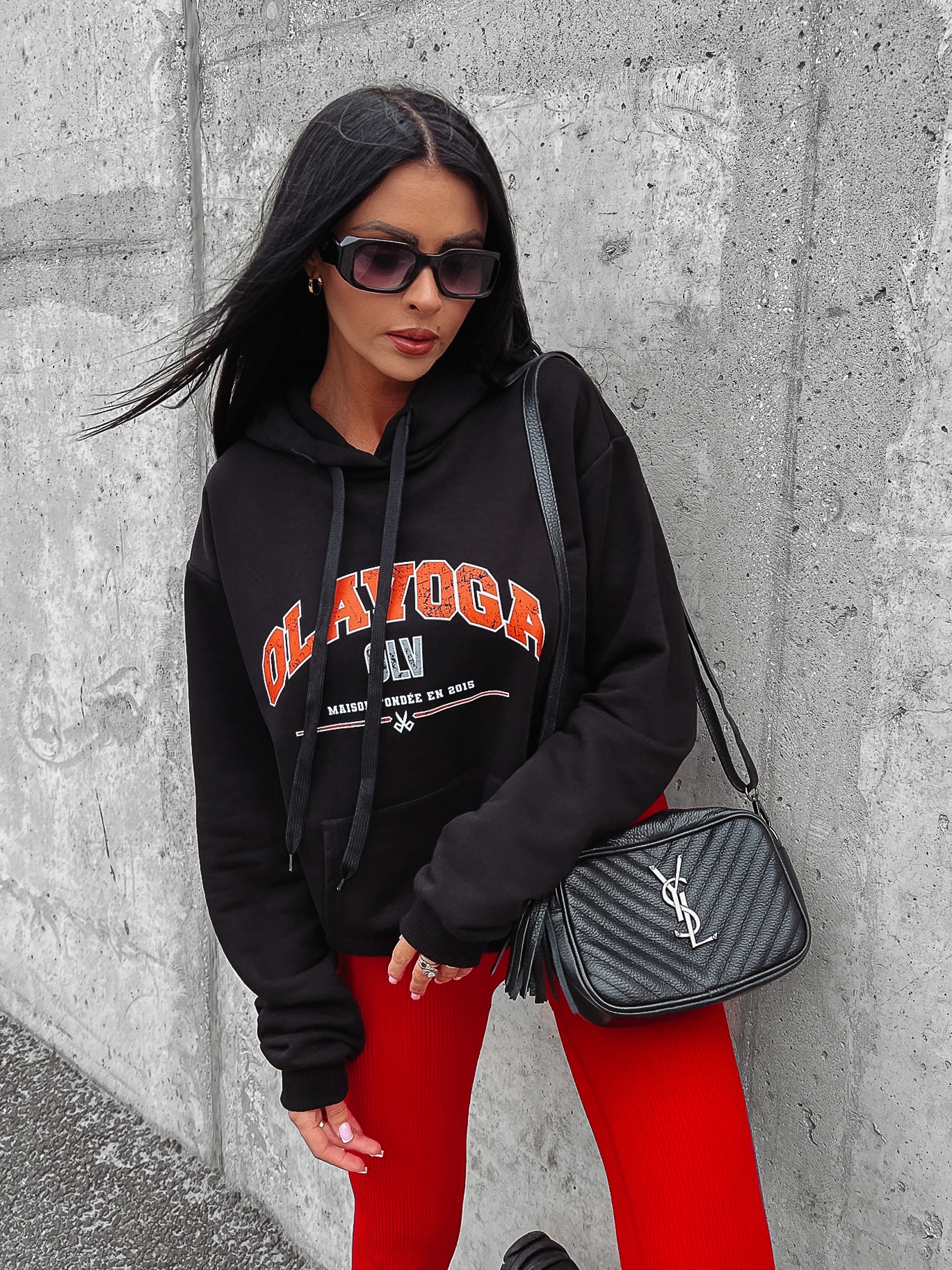 Bluza klasyczna damska z kapturem Ranci Ola Voga czarna