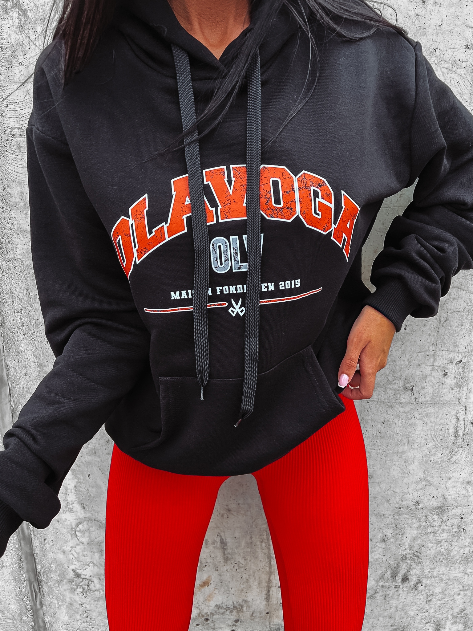 Bluza klasyczna damska z kapturem Ranci Ola Voga czarna