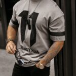 T-shirt bawełniany męski cekinowa aplikacja Brian Ola Voga grafitowa