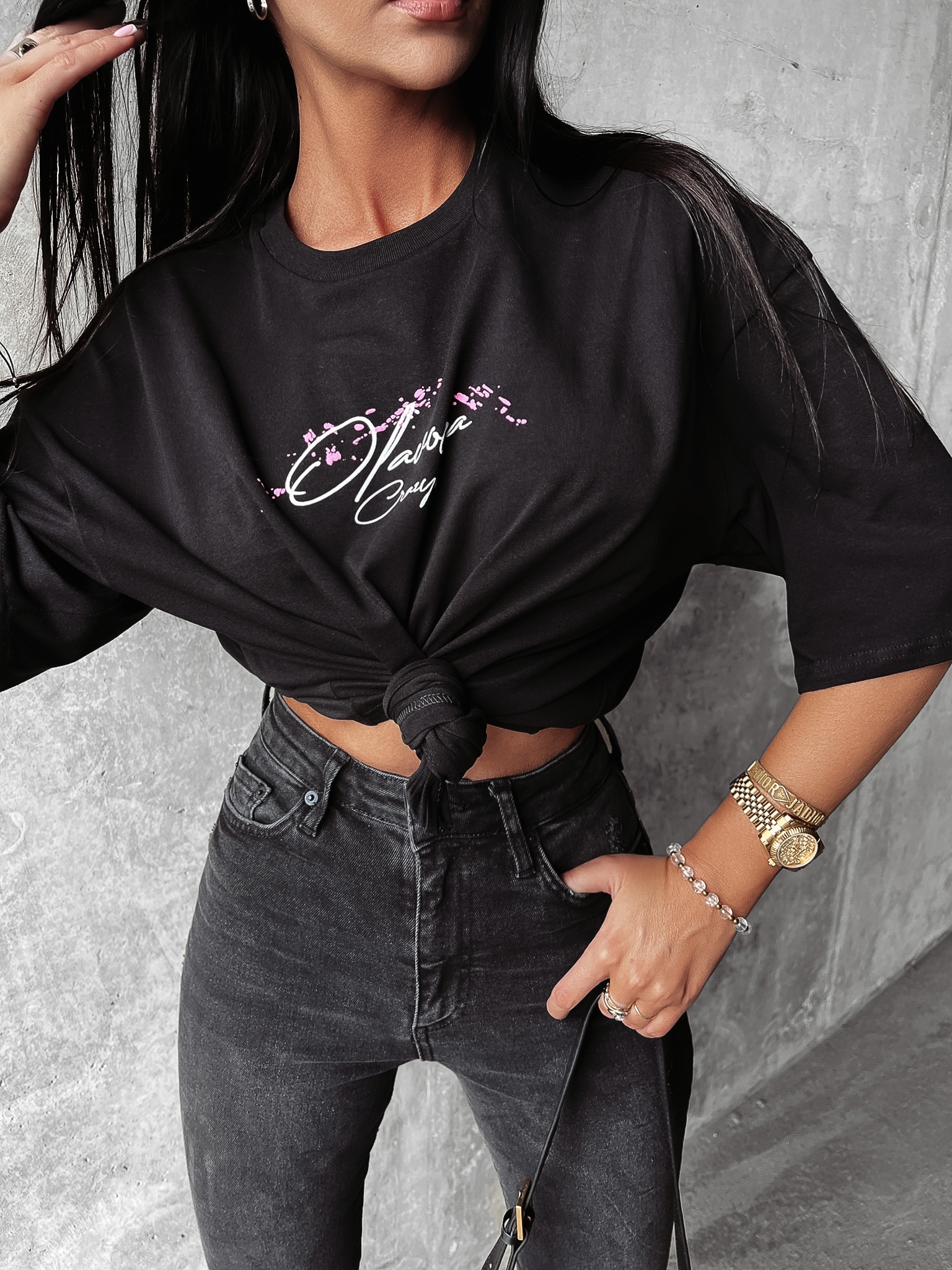 T-shirt damski bawełniany oversize z nadrukiem Rosu Ola Voga czarny T-shirt damski bawełniany oversize z nadrukiem Rosu Ola Voga czarny