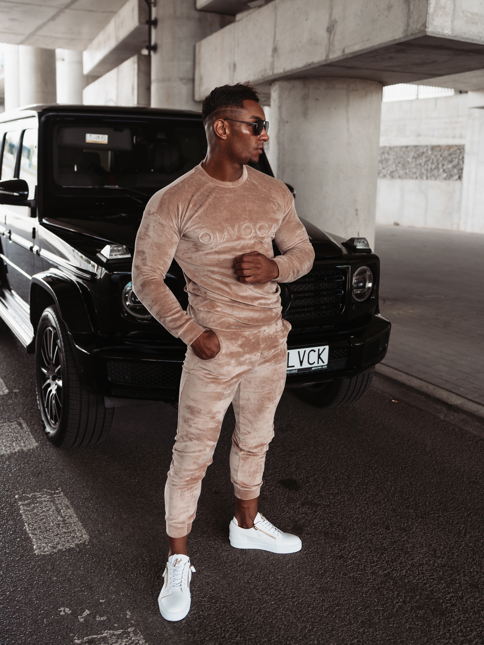 Komplet welurowy męski Beryl Ola Voga beżowy Komplet welurowy męski Beryl Ola Voga beżowy