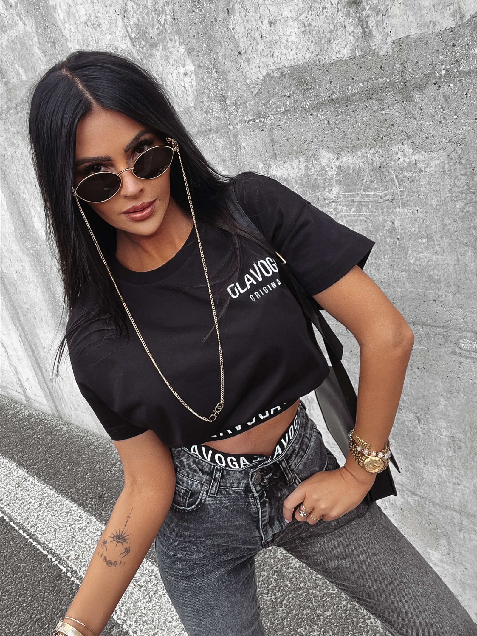 T-shirt bawełniany z haftem Varte Ola Voga czarny