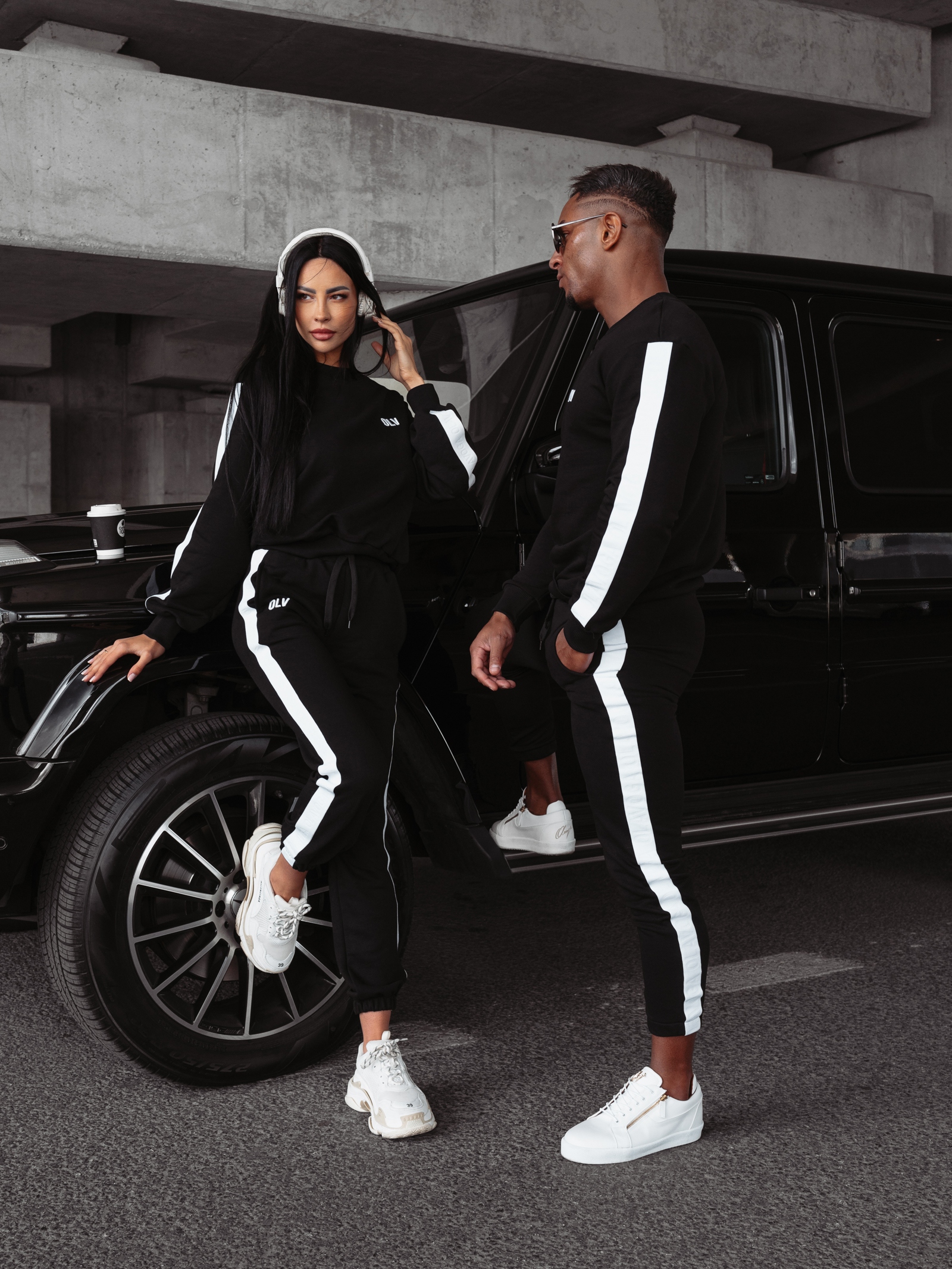 Komplet dresowy damski z lampasem Alaia Ola Voga czarny Komplet dresowy damski z lampasem Alaia Ola Voga czarny