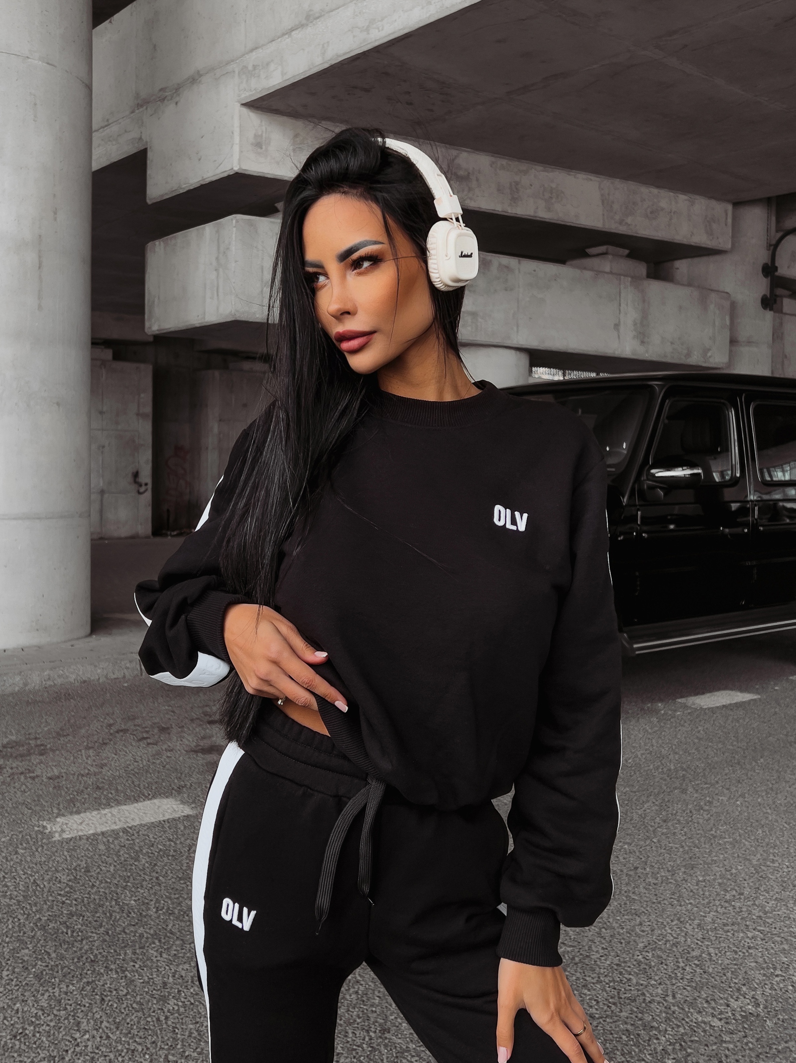 Komplet dresowy damski z lampasem Alaia Ola Voga czarny Komplet dresowy damski z lampasem Alaia Ola Voga czarny