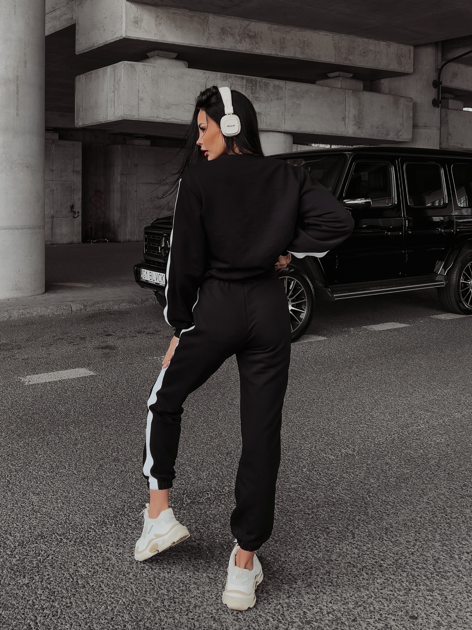 Komplet dresowy damski z lampasem Alaia Ola Voga czarny Komplet dresowy damski z lampasem Alaia Ola Voga czarny