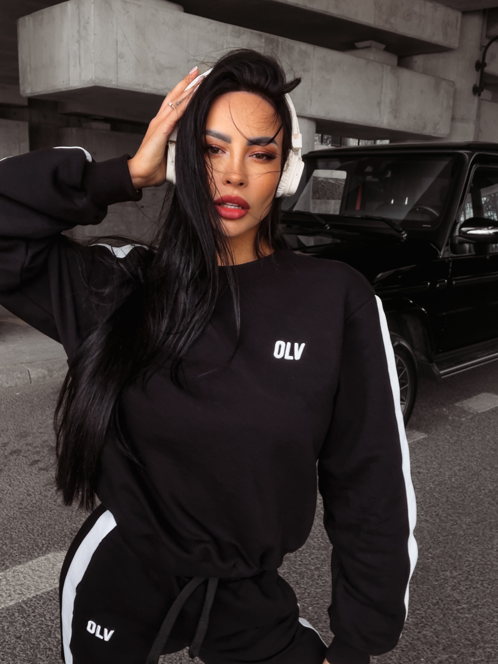 Komplet dresowy damski z lampasem Alaia Ola Voga czarny Komplet dresowy damski z lampasem Alaia Ola Voga czarny