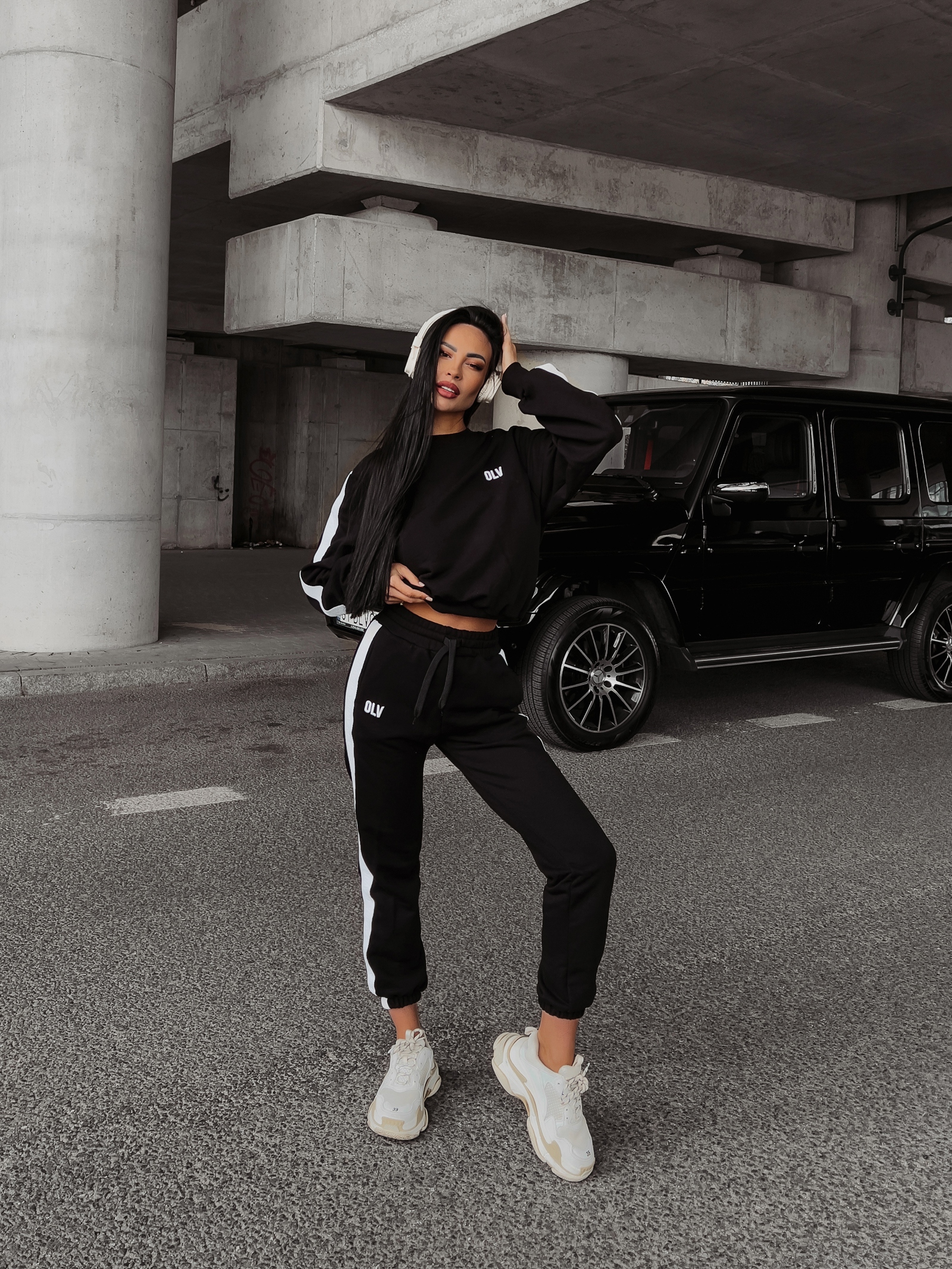 Komplet dresowy damski z lampasem Alaia Ola Voga czarny Komplet dresowy damski z lampasem Alaia Ola Voga czarny