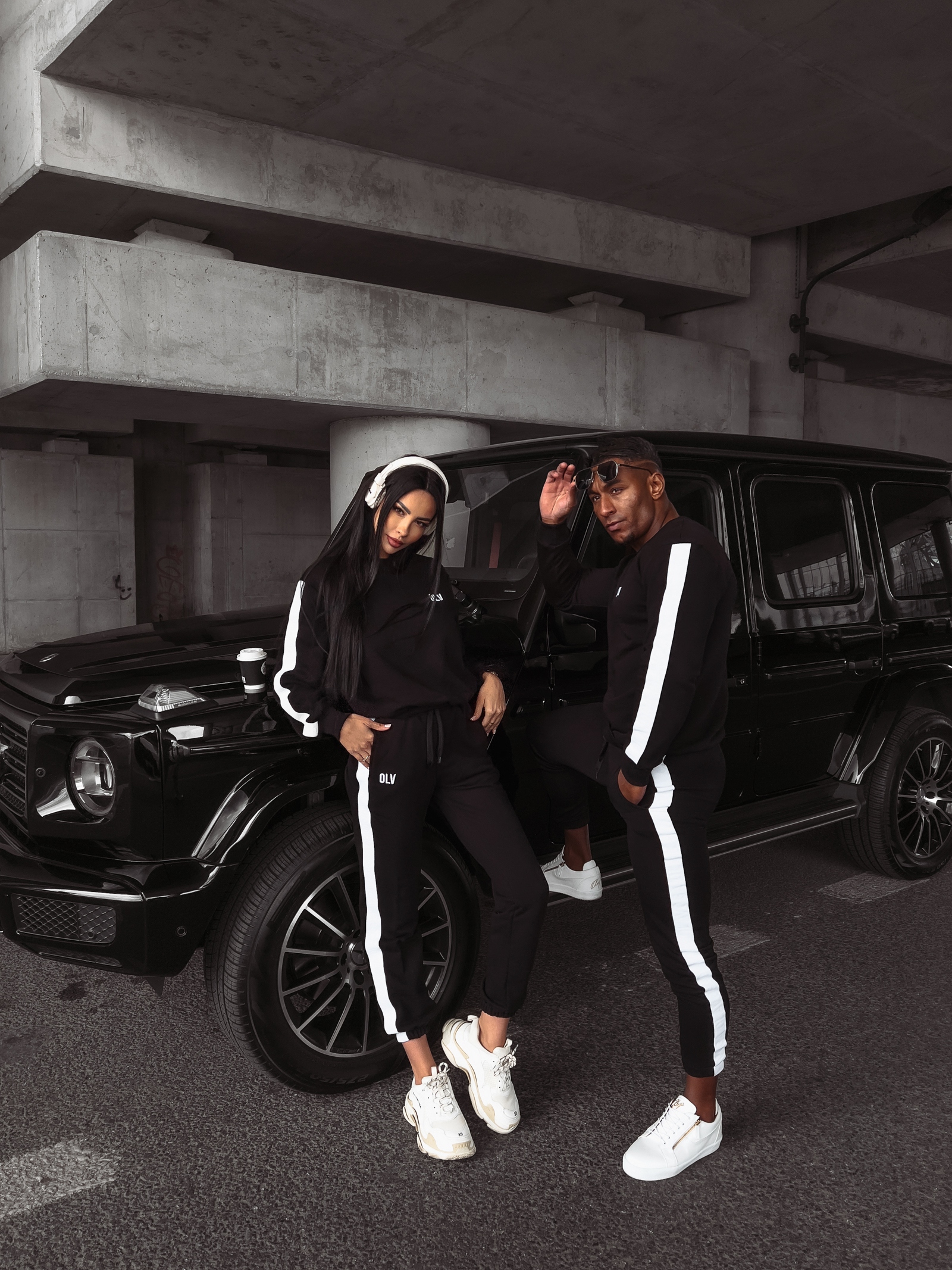 Komplet dresowy damski z lampasem Alaia Ola Voga czarny Komplet dresowy damski z lampasem Alaia Ola Voga czarny