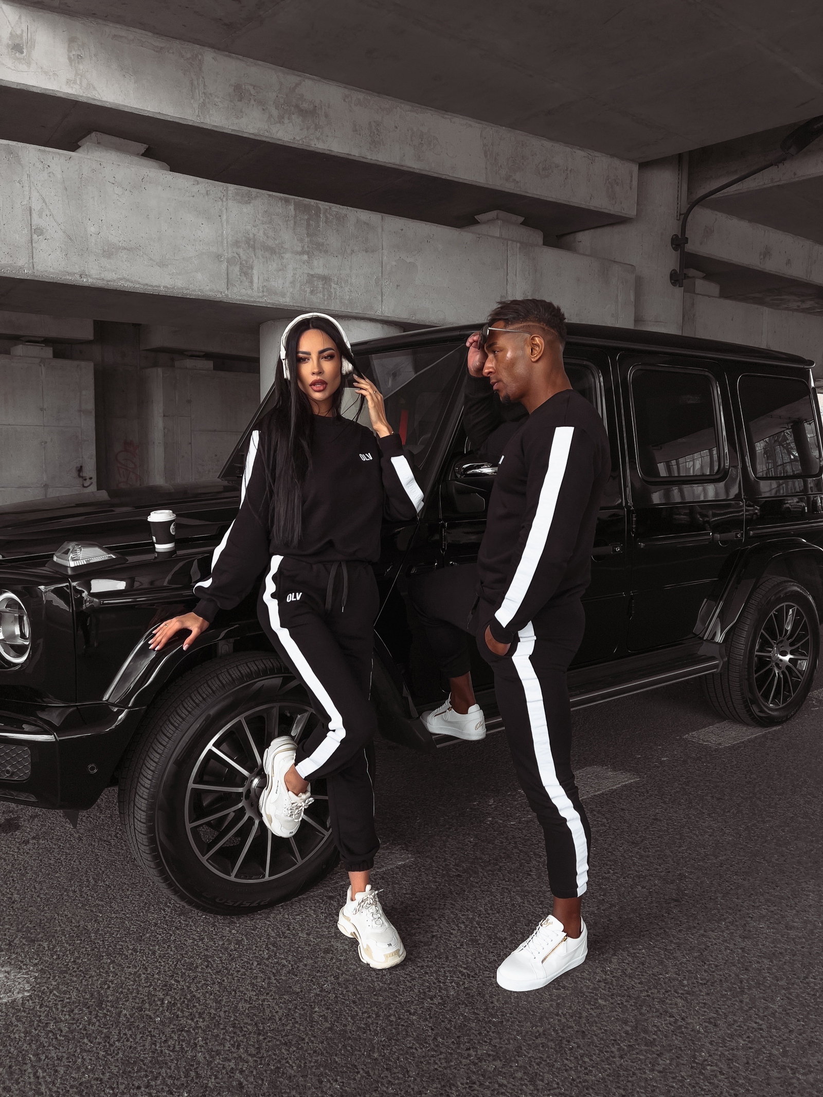 Komplet dresowy damski z lampasem Alaia Ola Voga czarny Komplet dresowy damski z lampasem Alaia Ola Voga czarny