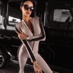 Kombinezon dopasowany logowany Our Skin Ola Voga beżowy