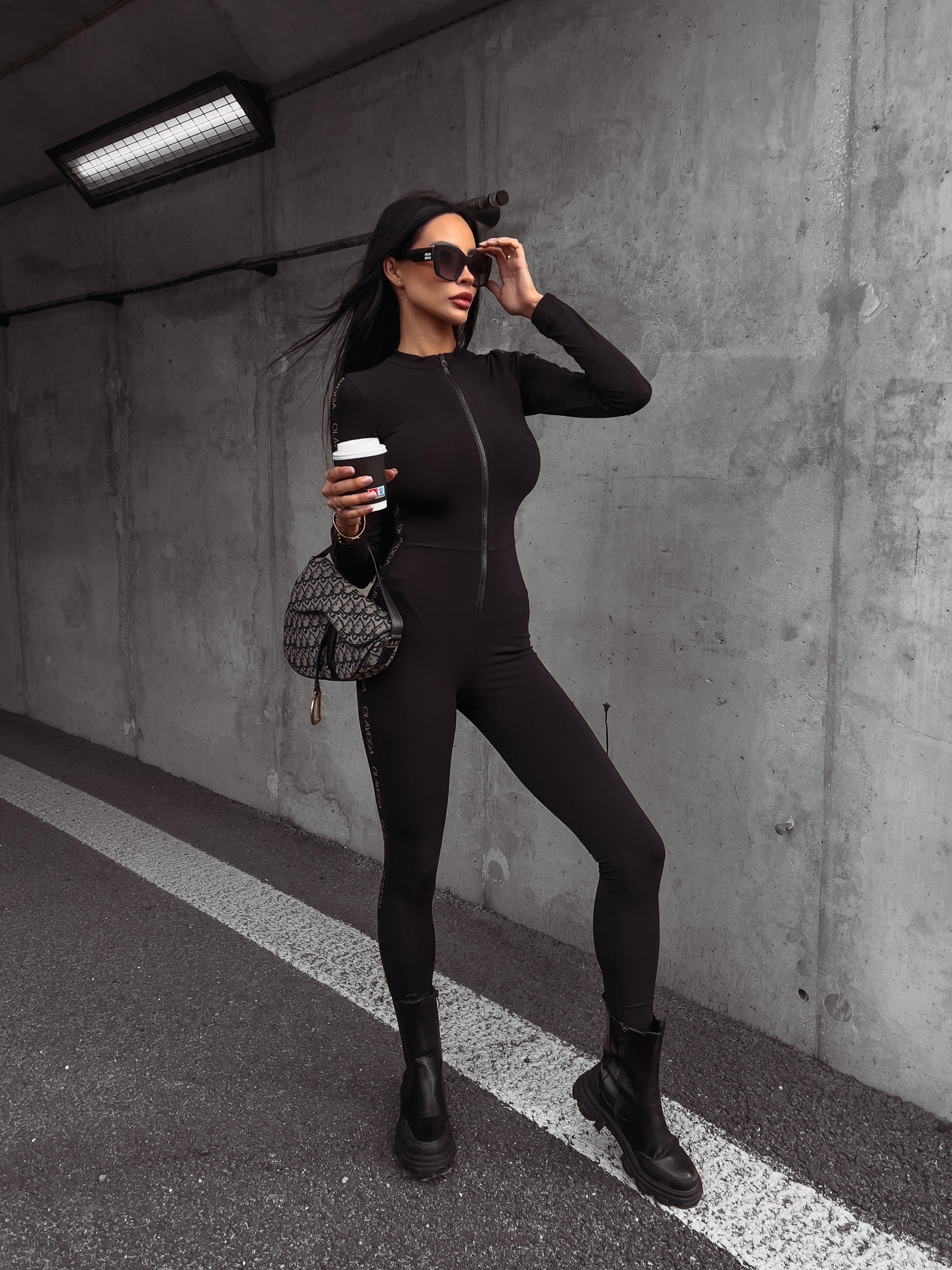 Kombinezon dopasowany logowany Our Skin Ola Voga czarny