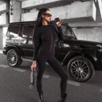 Kombinezon dopasowany logowany Our Skin Ola Voga czarny