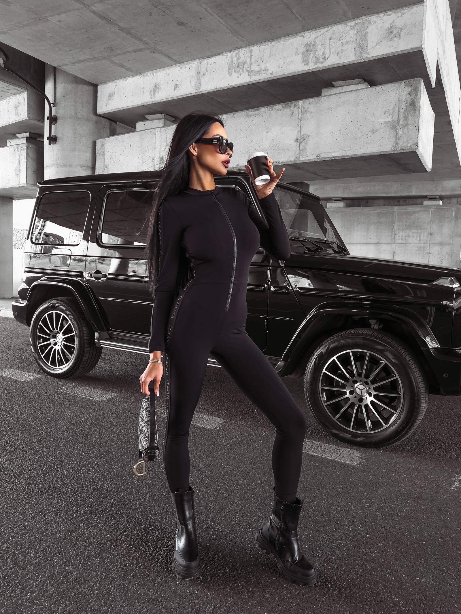 Kombinezon dopasowany logowany Our Skin Ola Voga czarny