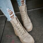 Workery skórzane Madam Comb beżowe