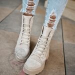 Workery skórzane Madam Comb beżowe