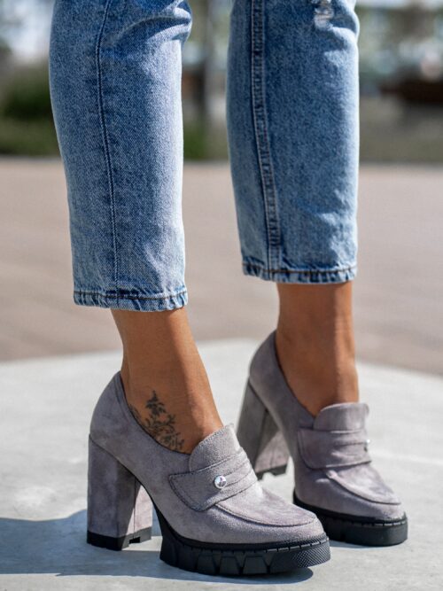 -WYPRZEDANE- Mokasyny na słupku Madam Mollo szare