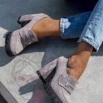 -WYPRZEDANE- Mokasyny na słupku Madam Mollo szare