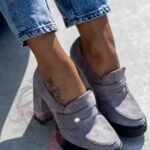 -WYPRZEDANE- Mokasyny na słupku Madam Mollo szare