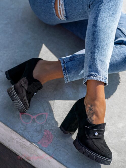 Mokasyny na słupku Madam Mollo czarne