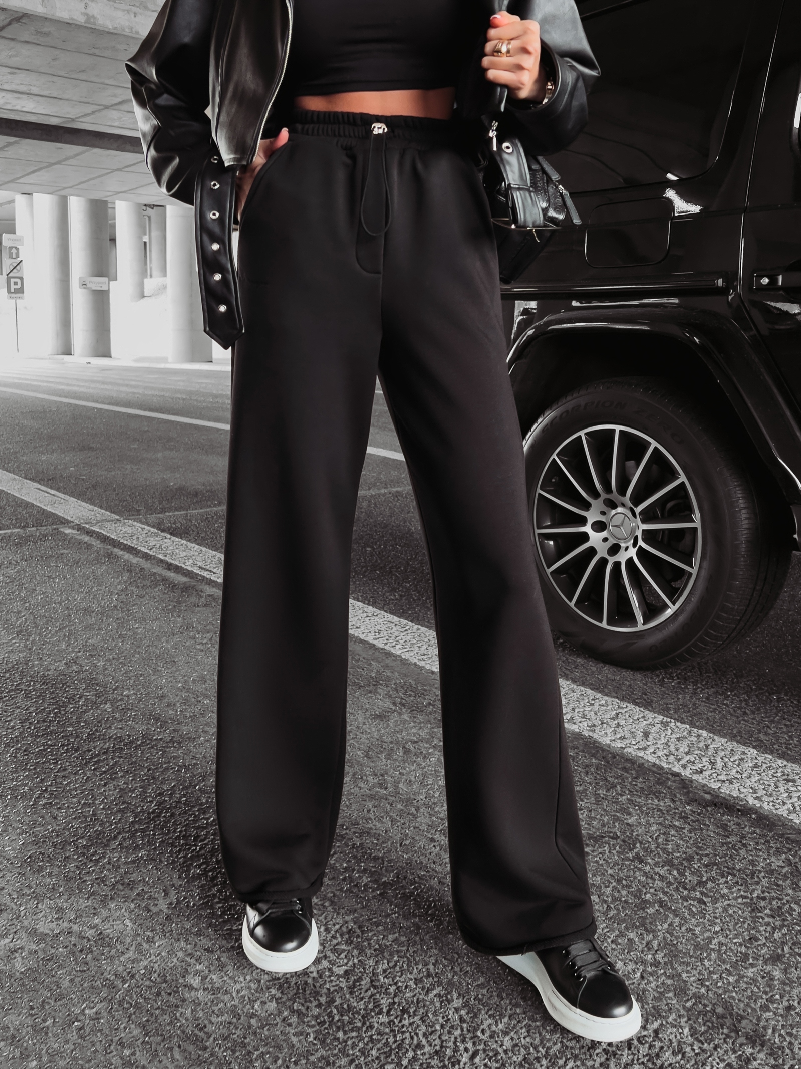 Spodnie dzwony dresowe Irma Ola Voga czarne