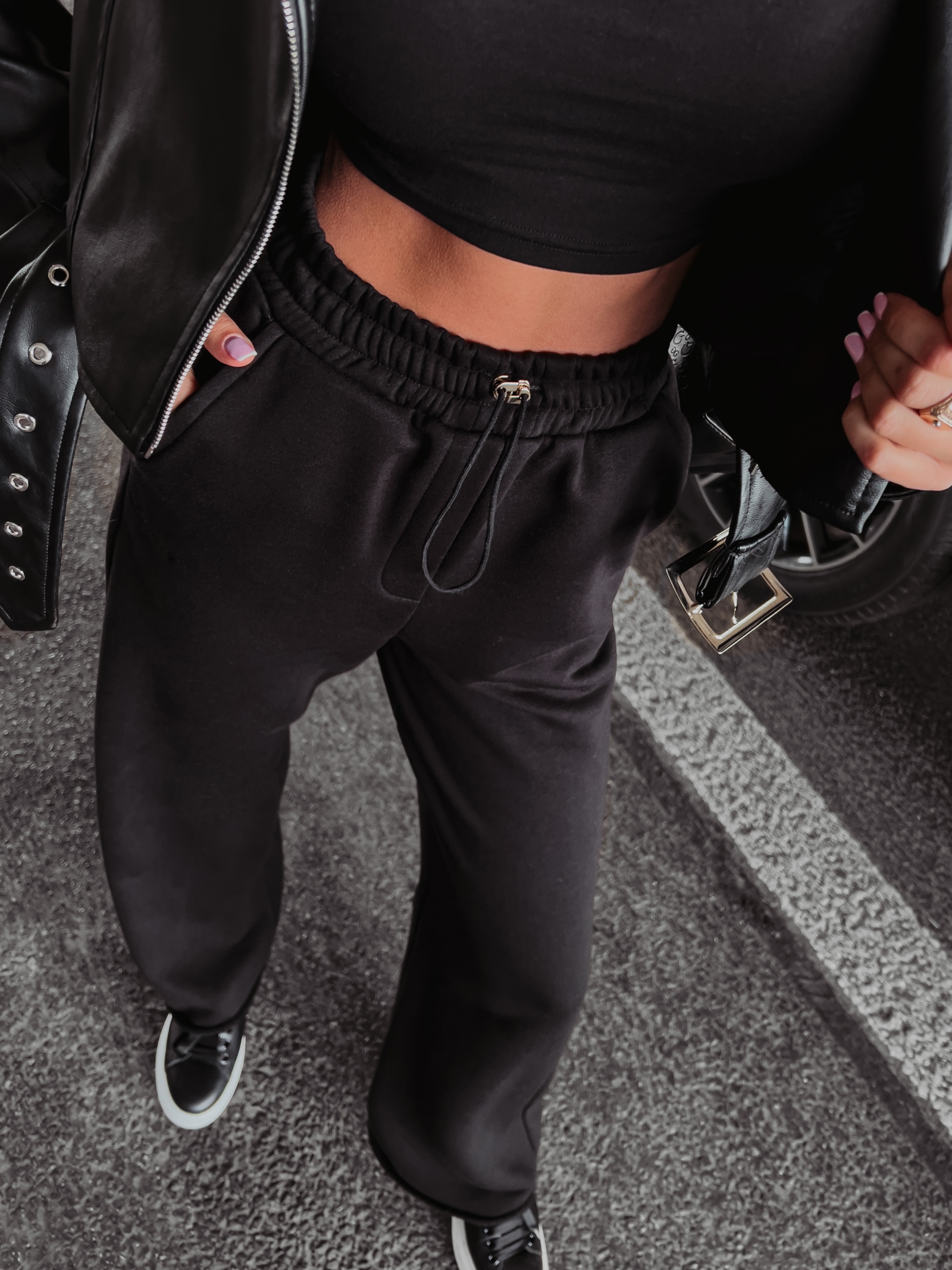 Spodnie dzwony dresowe Irma Ola Voga czarne