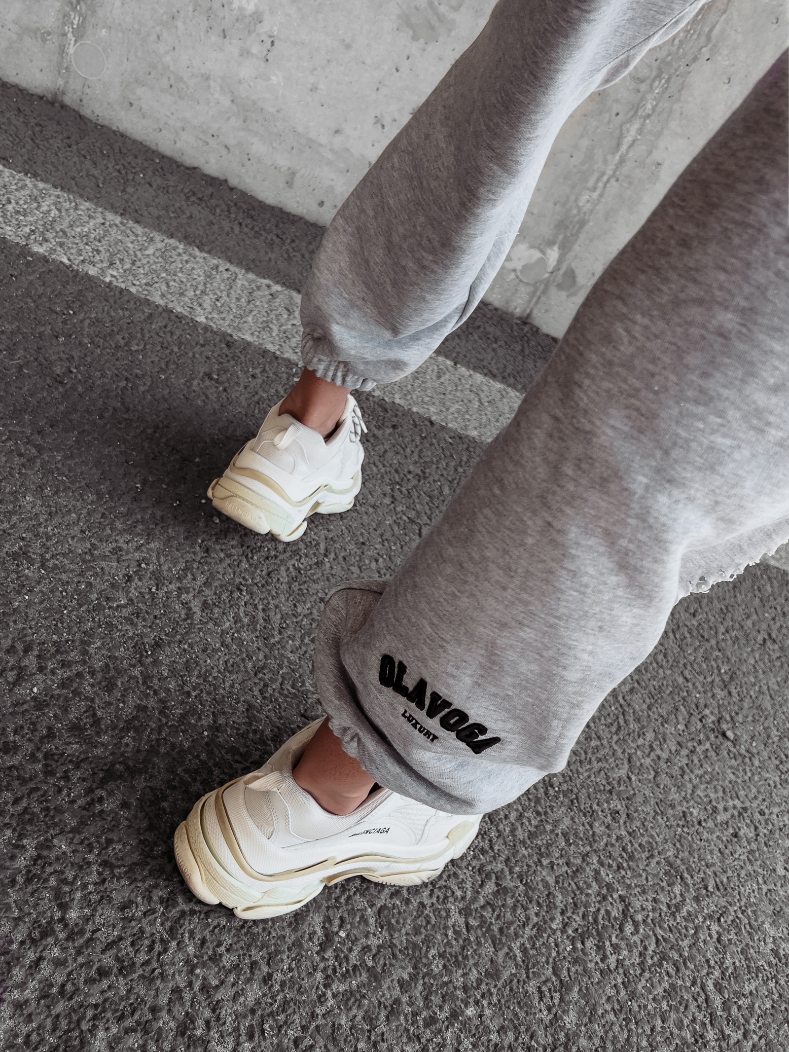 Spodnie dresowe z przetarciami Francis Ola Voga szare