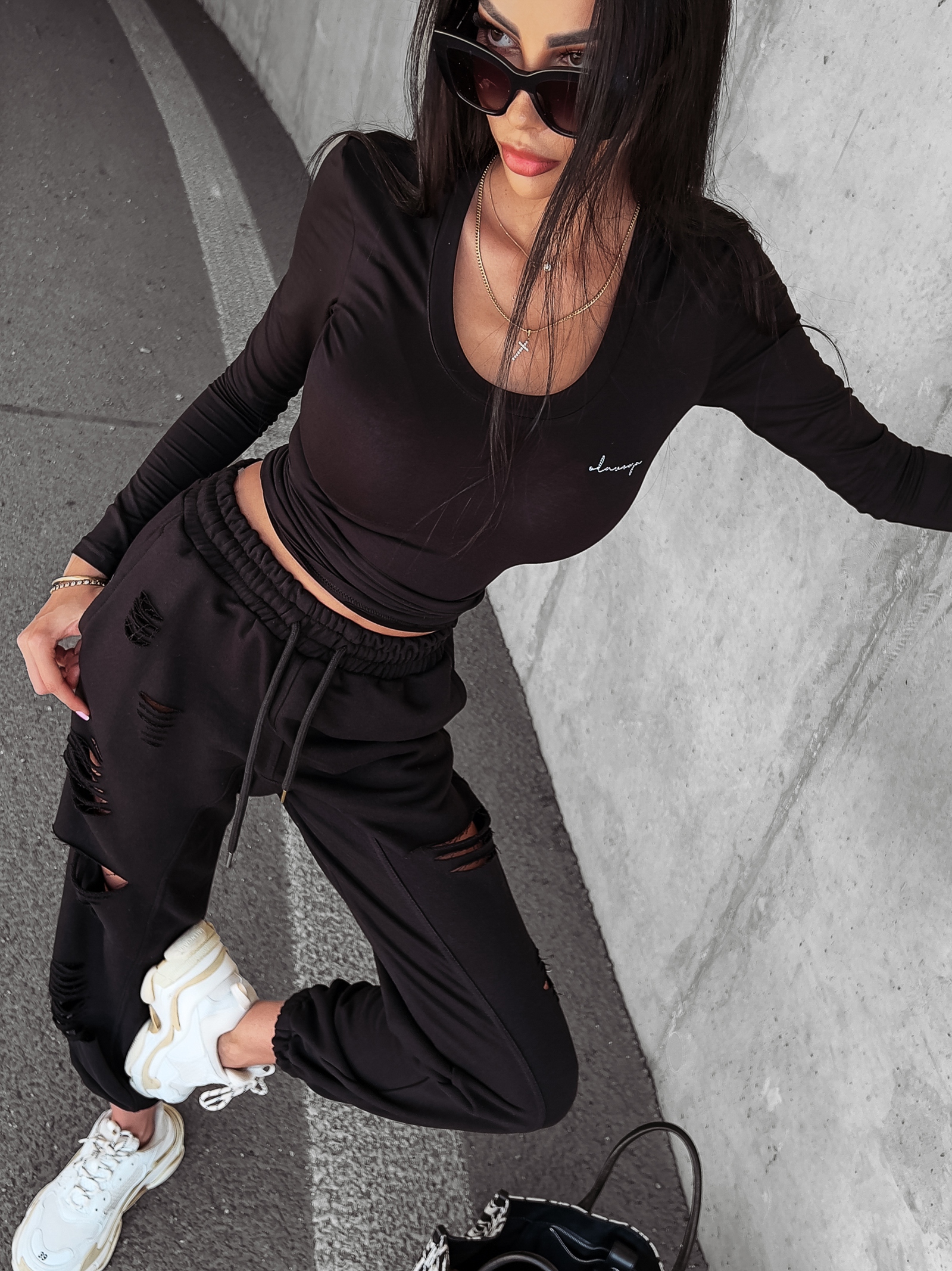 Spodnie dresowe z przetarciami Francis Ola Voga czarne Spodnie dresowe z przetarciami Francis Ola Voga czarne