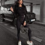 Bluzka klasyczna basicowa Roxanna Ola Voga czarna