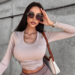 Bluzka gładka dopasowana Aura Ola Voga beżowa