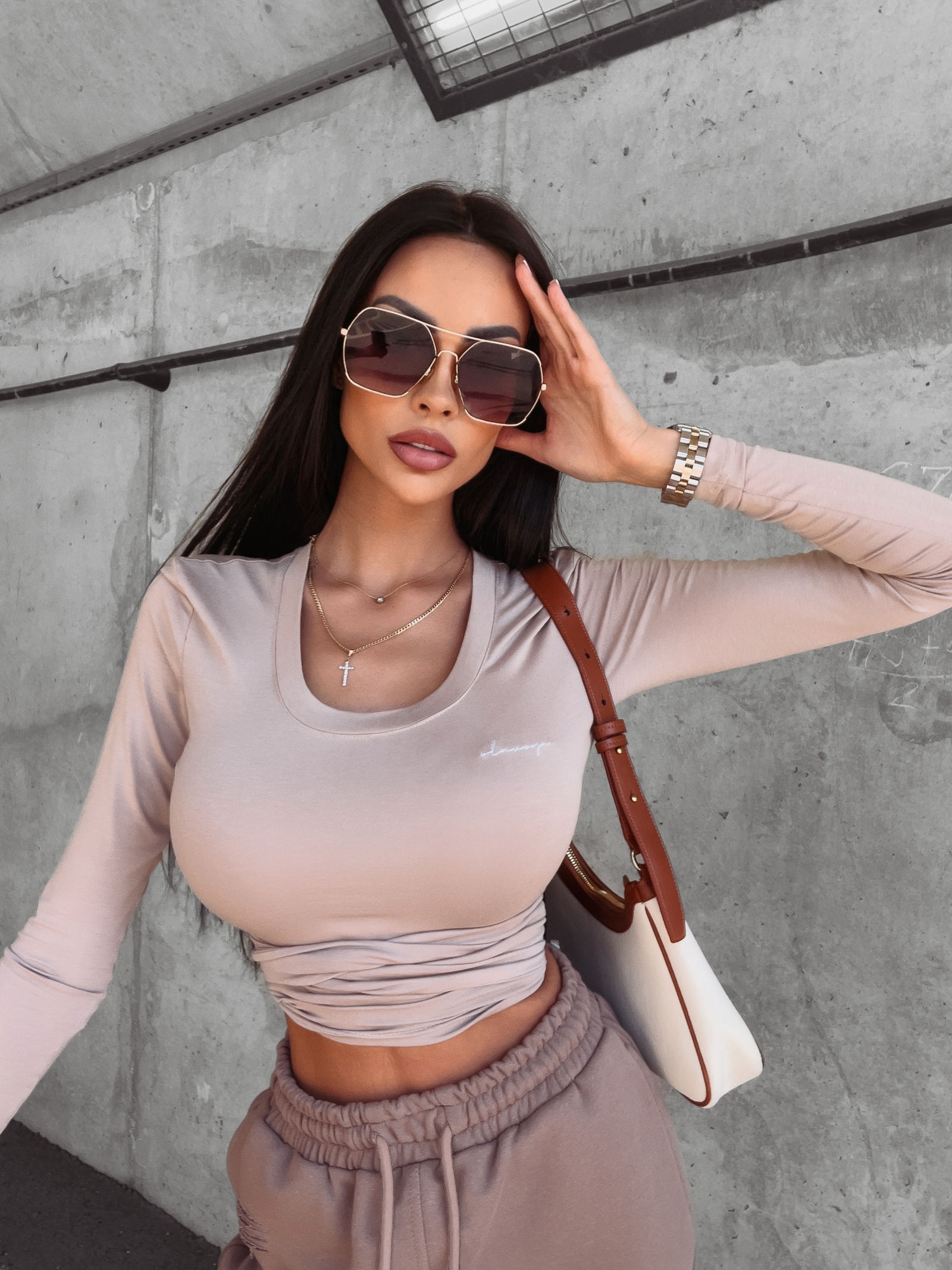 Bluzka gładka dopasowana Aura Ola Voga beżowa