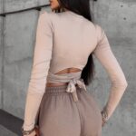 Bluzka gładka dopasowana Aura Ola Voga beżowa