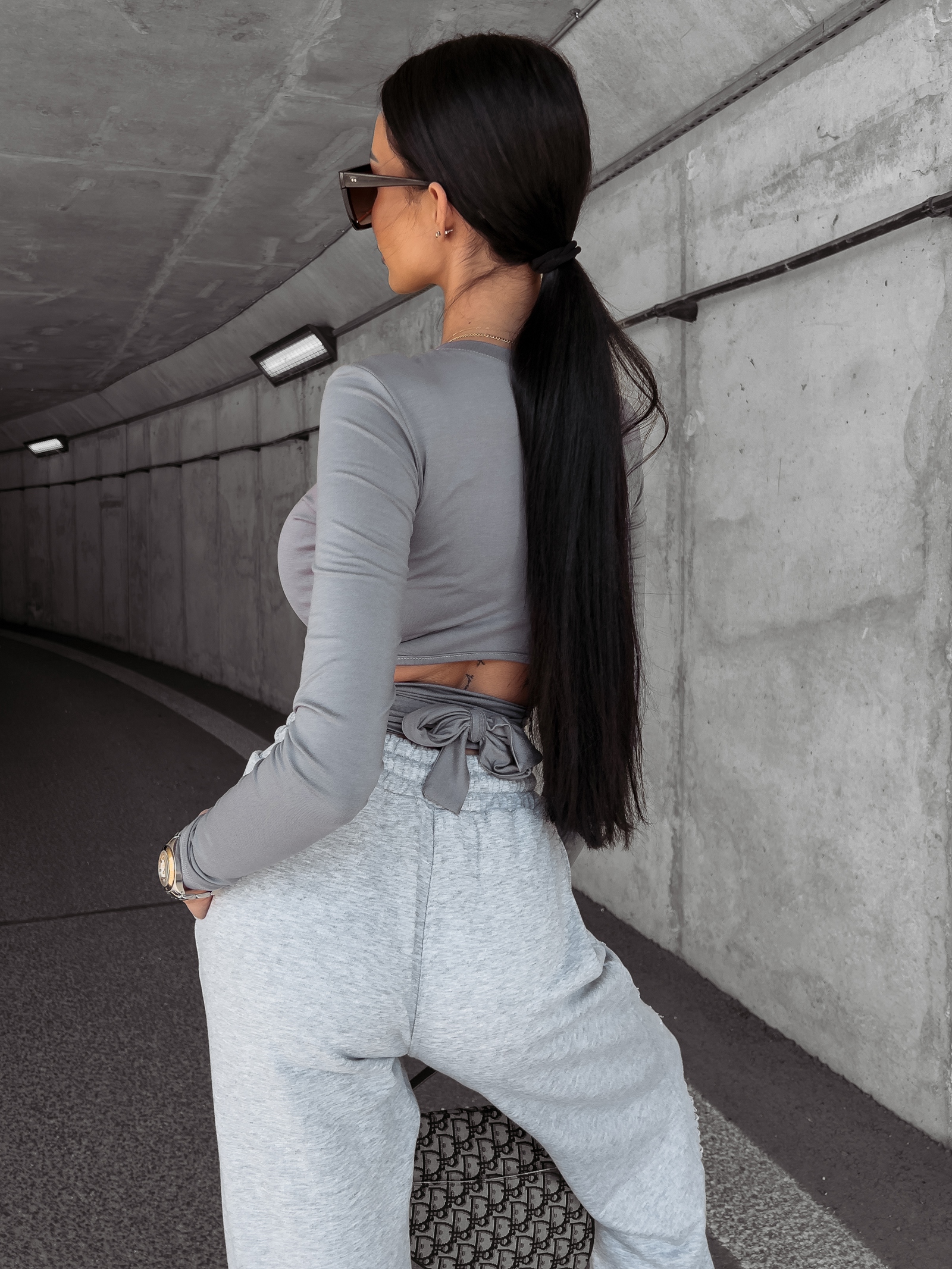 Bluzka gładka dopasowana Aura Ola Voga grafitowa