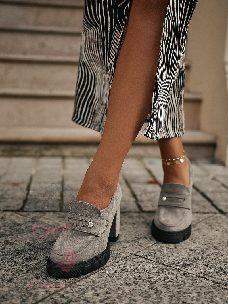 -WYPRZEDANE- Mokasyny na słupku Madam Mollo szare