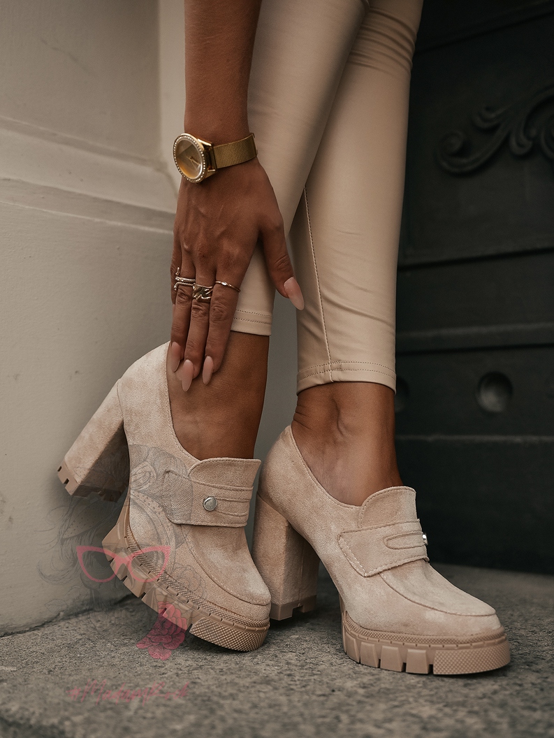 -WYPRZEDANE- Mokasyny na słupku Madam Mollo beżowe