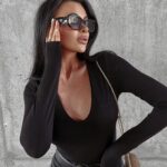 Body dopasowane z dekoltem Gwen Ola Voga czarne