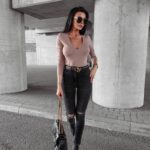 Body dopasowane z dekoltem Gwen Ola Voga c.beżowe