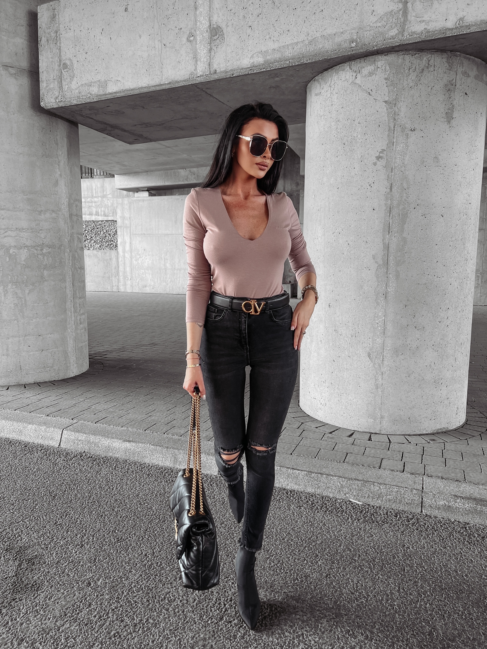 Body dopasowane z dekoltem Gwen Ola Voga c.beżowe Body dopasowane z dekoltem Gwen Ola Voga c.beżowe