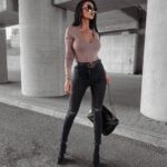 Body dopasowane z dekoltem Gwen Ola Voga c.beżowe