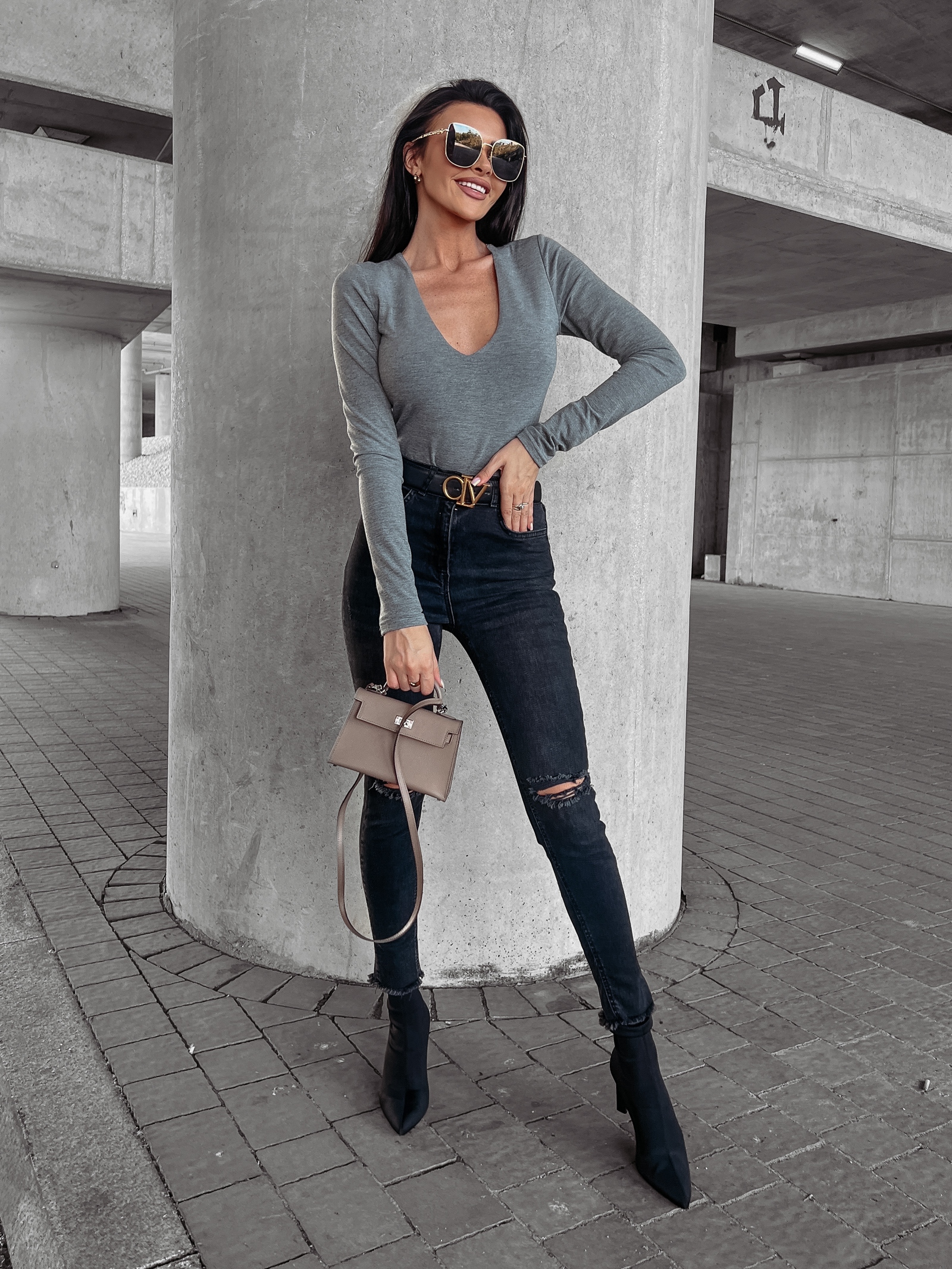 Body dopasowane z dekoltem Gwen Ola Voga grafitowe