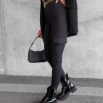 Spodnie dopasowane z haftem Linnea Ola Voga czarne