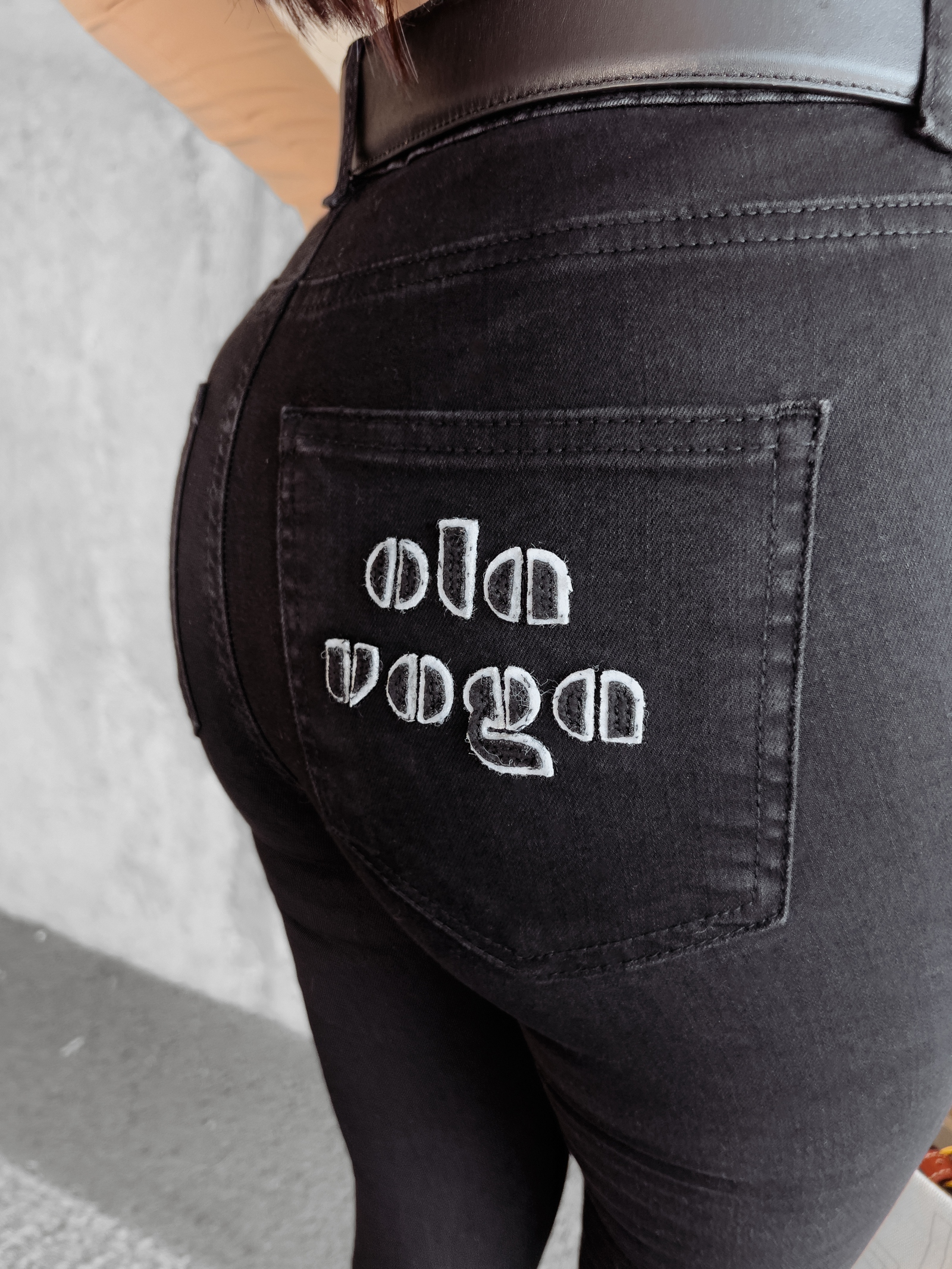 Spodnie jeansowe skinny z aplikacją Tango Ola Voga czarne