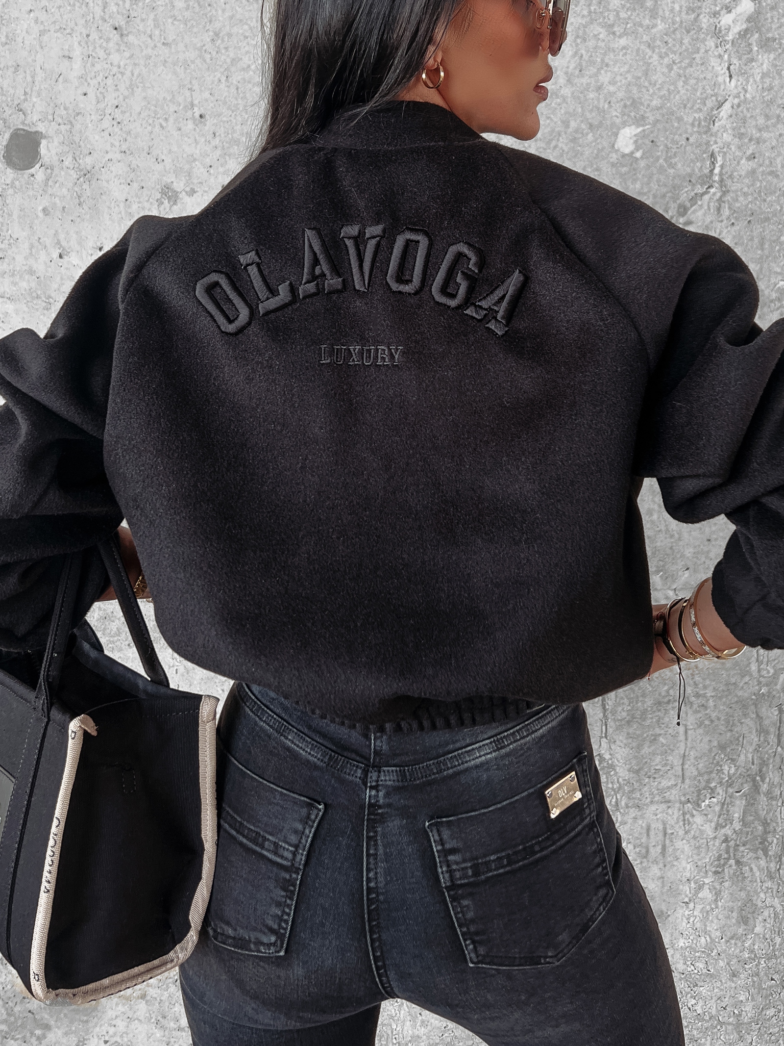 Kurtka bomberka klasyczna z haftem Kiara Ola Voga czarna